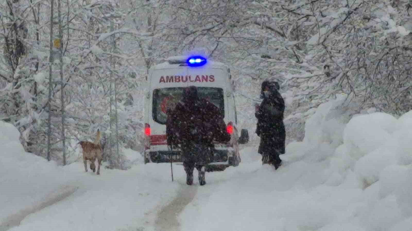 Kar nedeniyle evinde mahsur kalan hastayı sağlık ekipleri kurtardı
