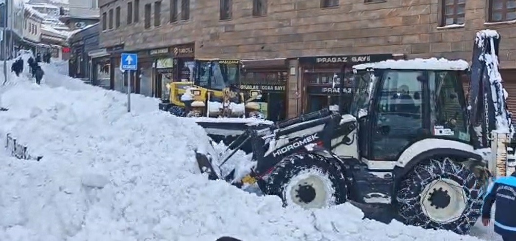 Kar temizliği sırasında facianın eşiğinden dönüldü
