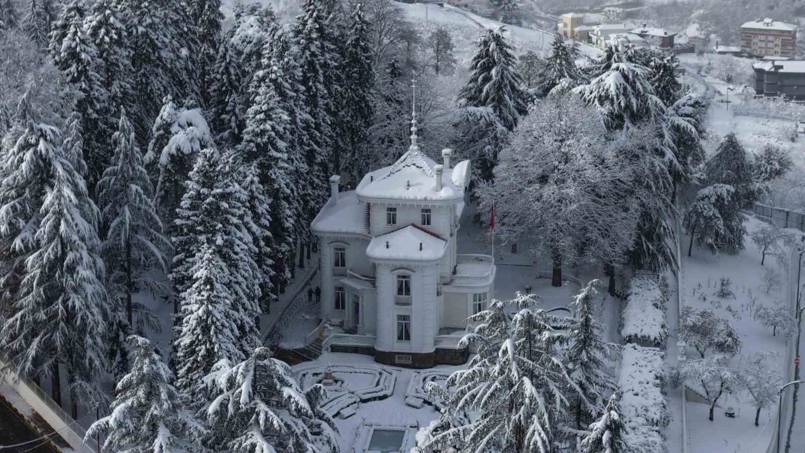 Kar Trabzon’u beyaza bürüdü
