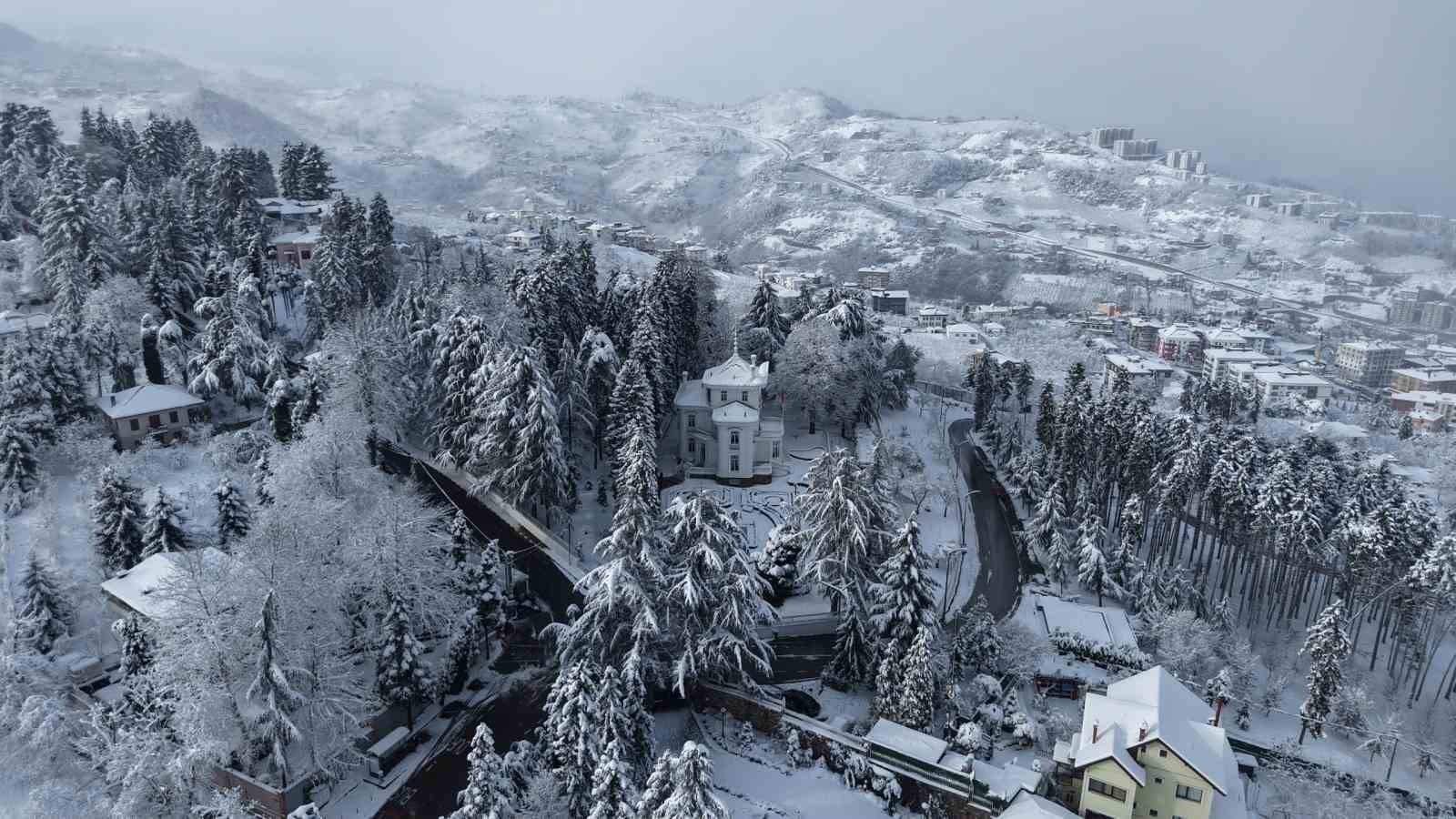 Kar Trabzon’u beyaza bürüdü
