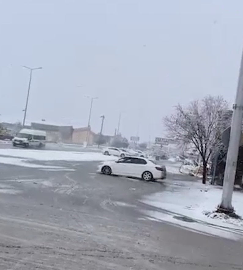 Kar üzerinde drift yapanlar polisten kaçamadı
