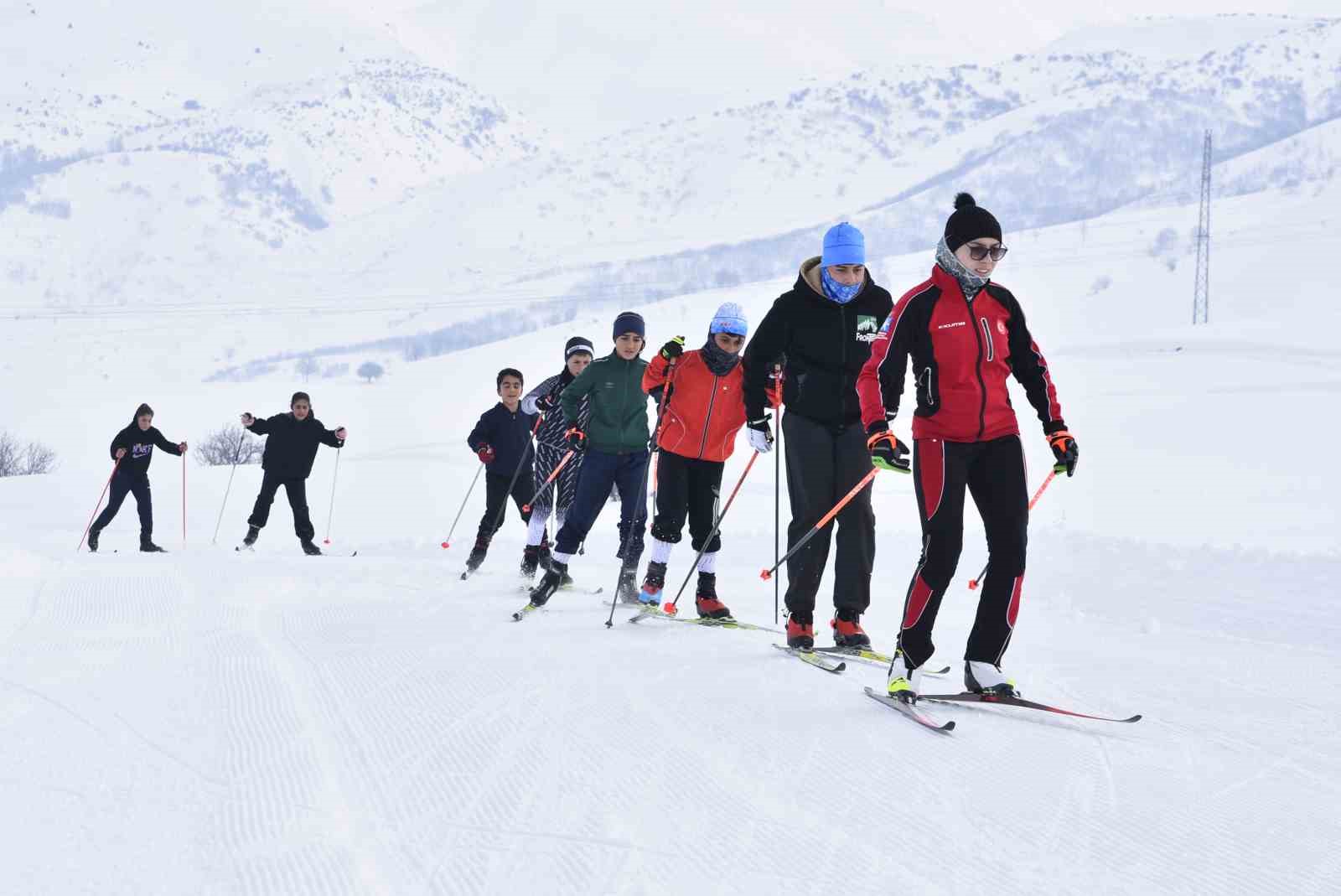 Kar ve ayaz altında şampiyonluk mesaisi
