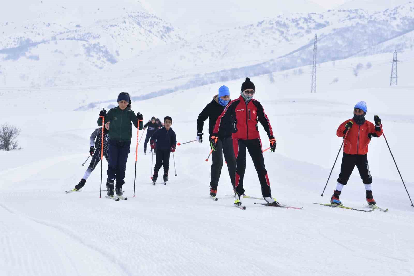 Kar ve ayaz altında şampiyonluk mesaisi
