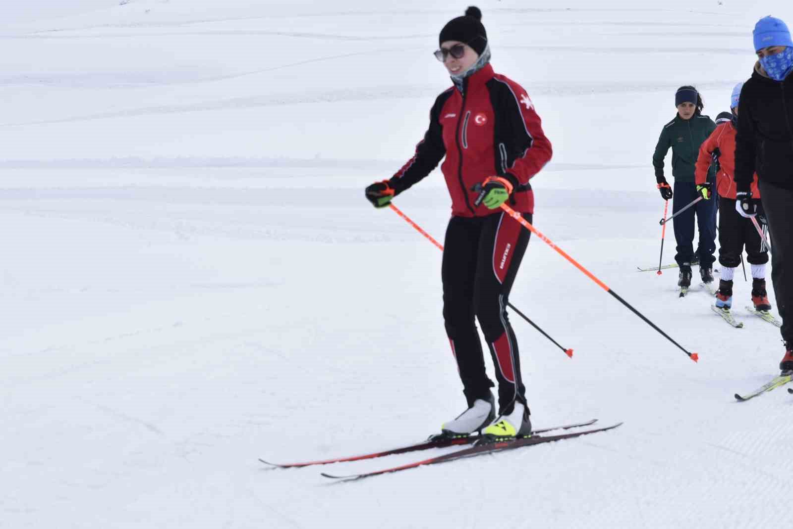 Kar ve ayaz altında şampiyonluk mesaisi
