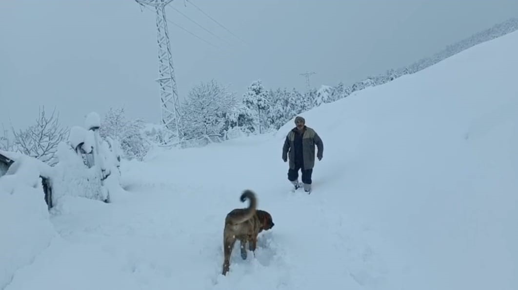 Kar yağışı Adana’da köylüyü sevindirdi
