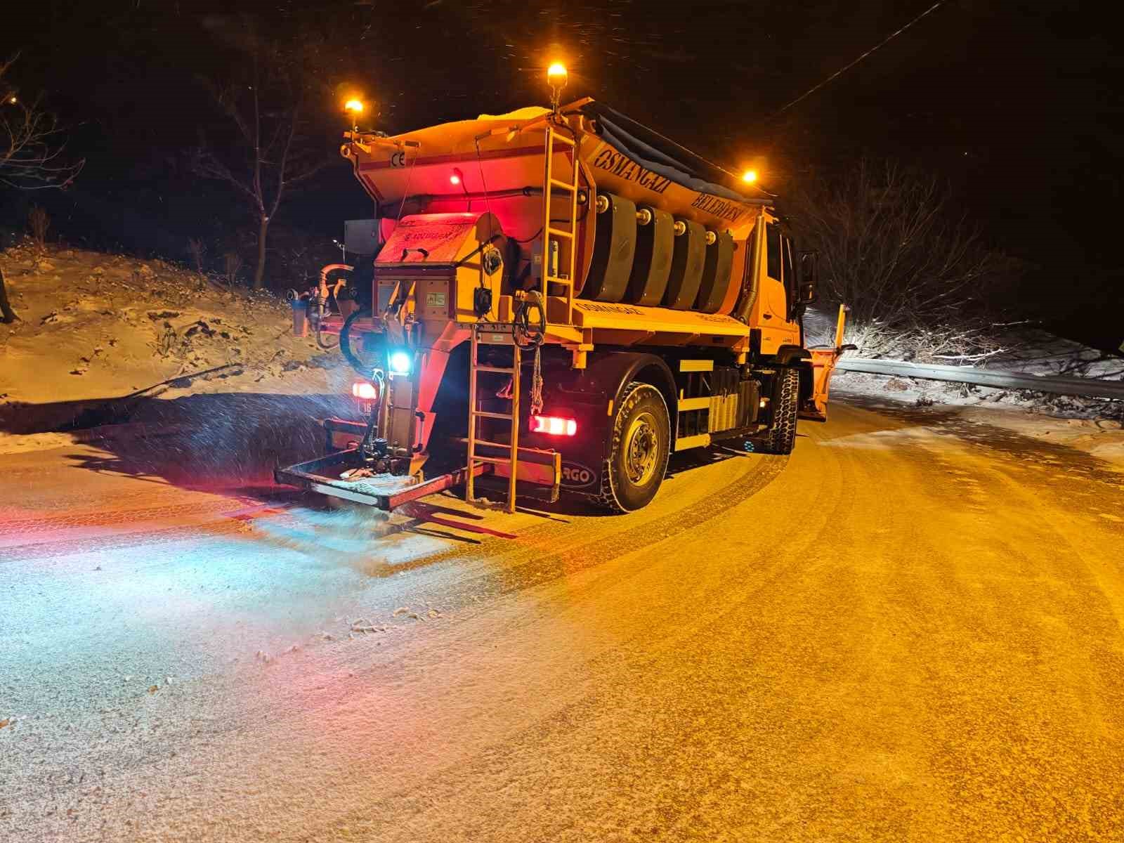 Kar yağışı Osmangazi’de hayatı aksatmadı
