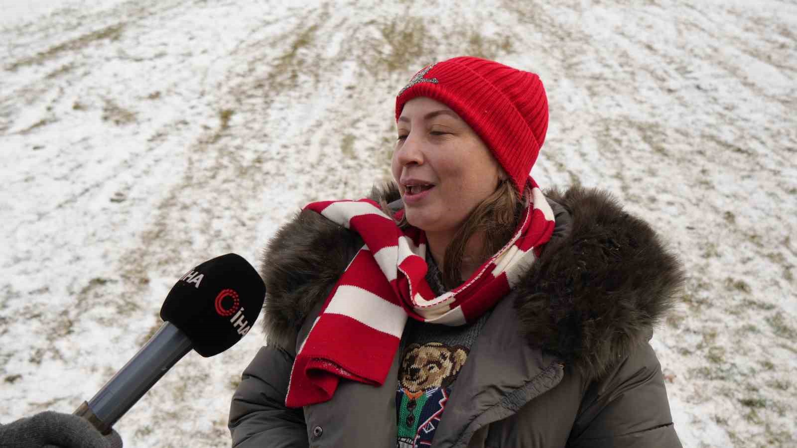 Kar yağışını fırsata çeviren Ankaralılar parklara akın etti
