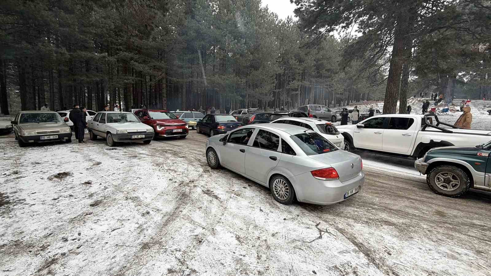 Kar yağışını göbek atarak kutladılar
