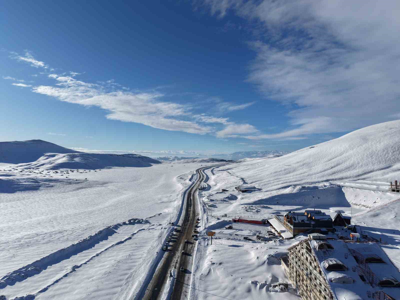 Kar yağışının ardından Erciyes’te kartpostallık görüntüler
