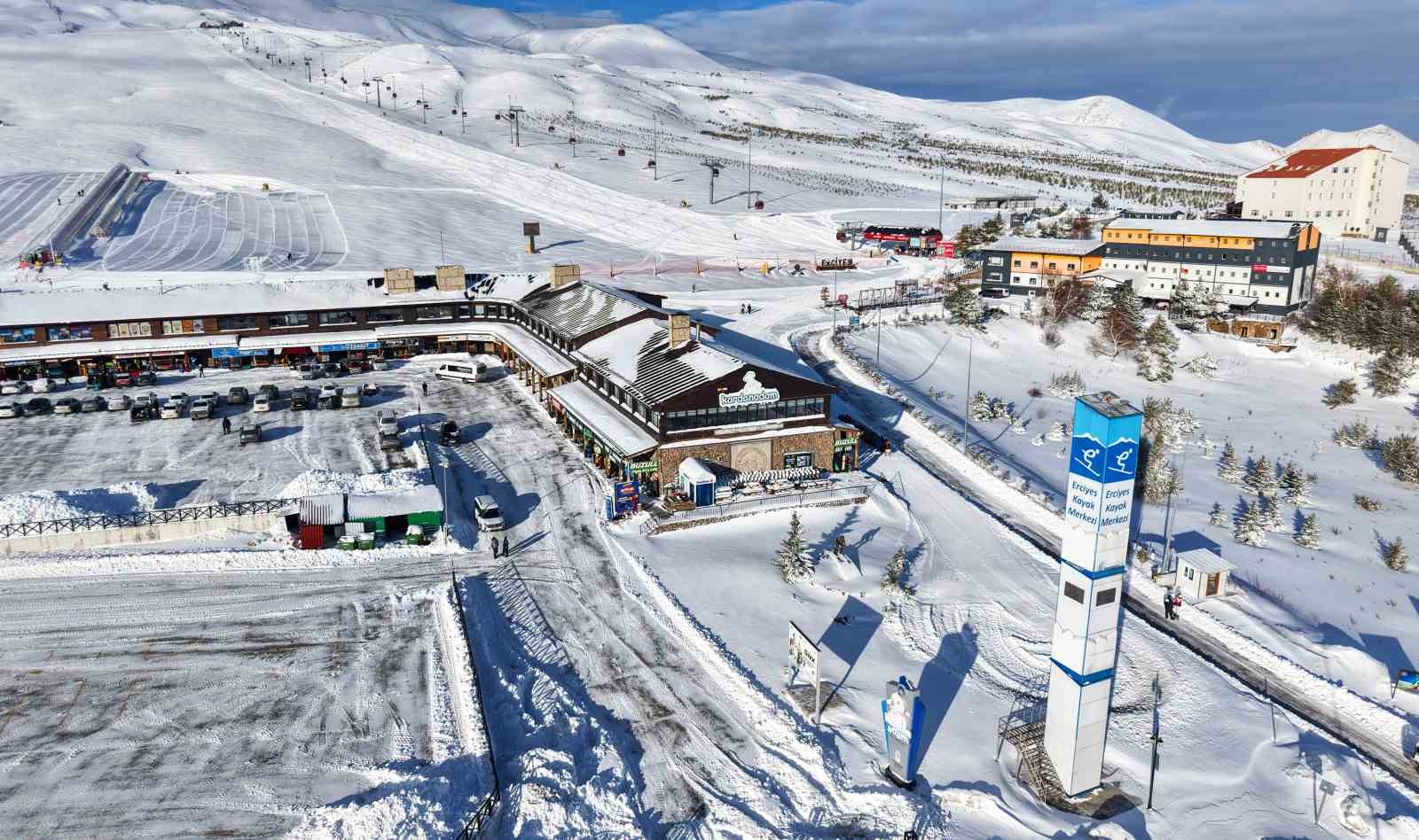 Kar yağışının ardından Erciyes’te kartpostallık görüntüler
