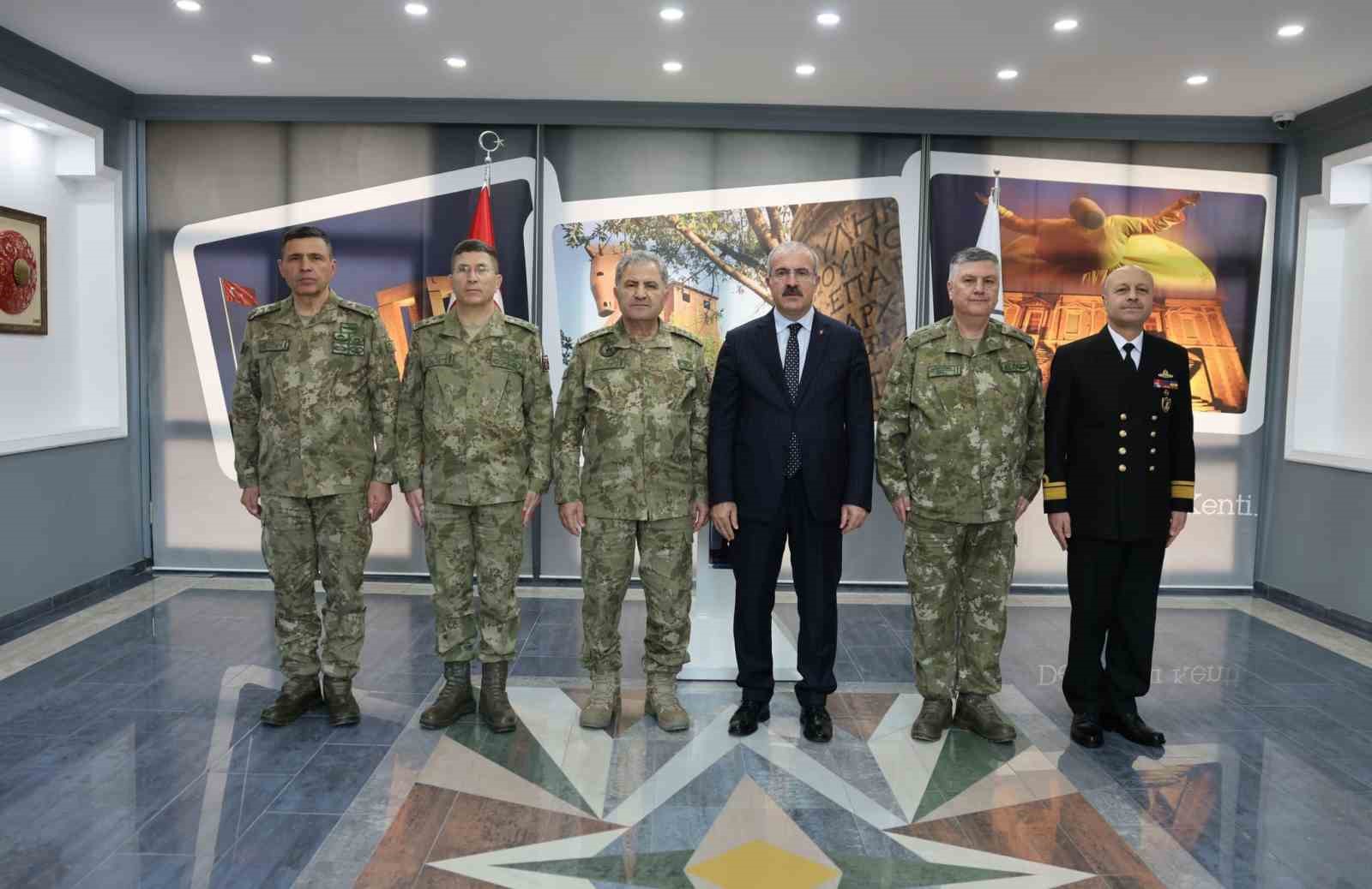 Kara Kuvvetleri Komutanı Orgeneral Tokel’den Vali Toraman’a ziyaret
