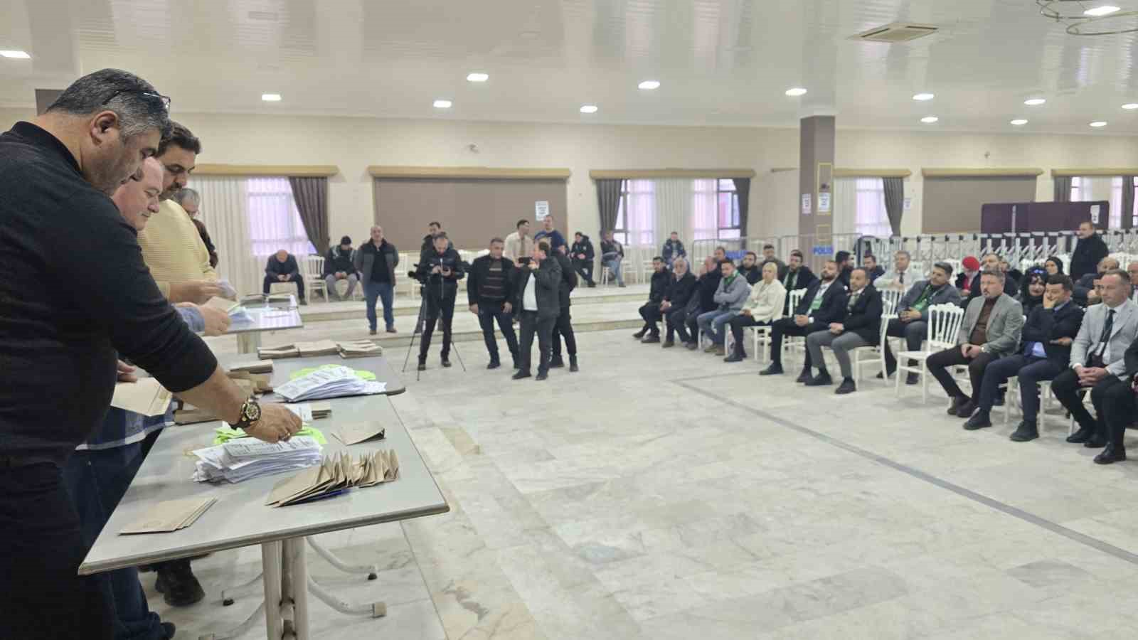 Karabük Esnaf ve Sanatkârlar Odası’nda Yıldırım güven tazeledi
