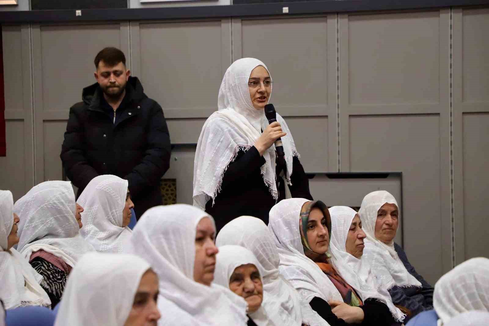 Karabüklü kadınlardan Başkan Güneş’e yöresel kıyafetli destek
