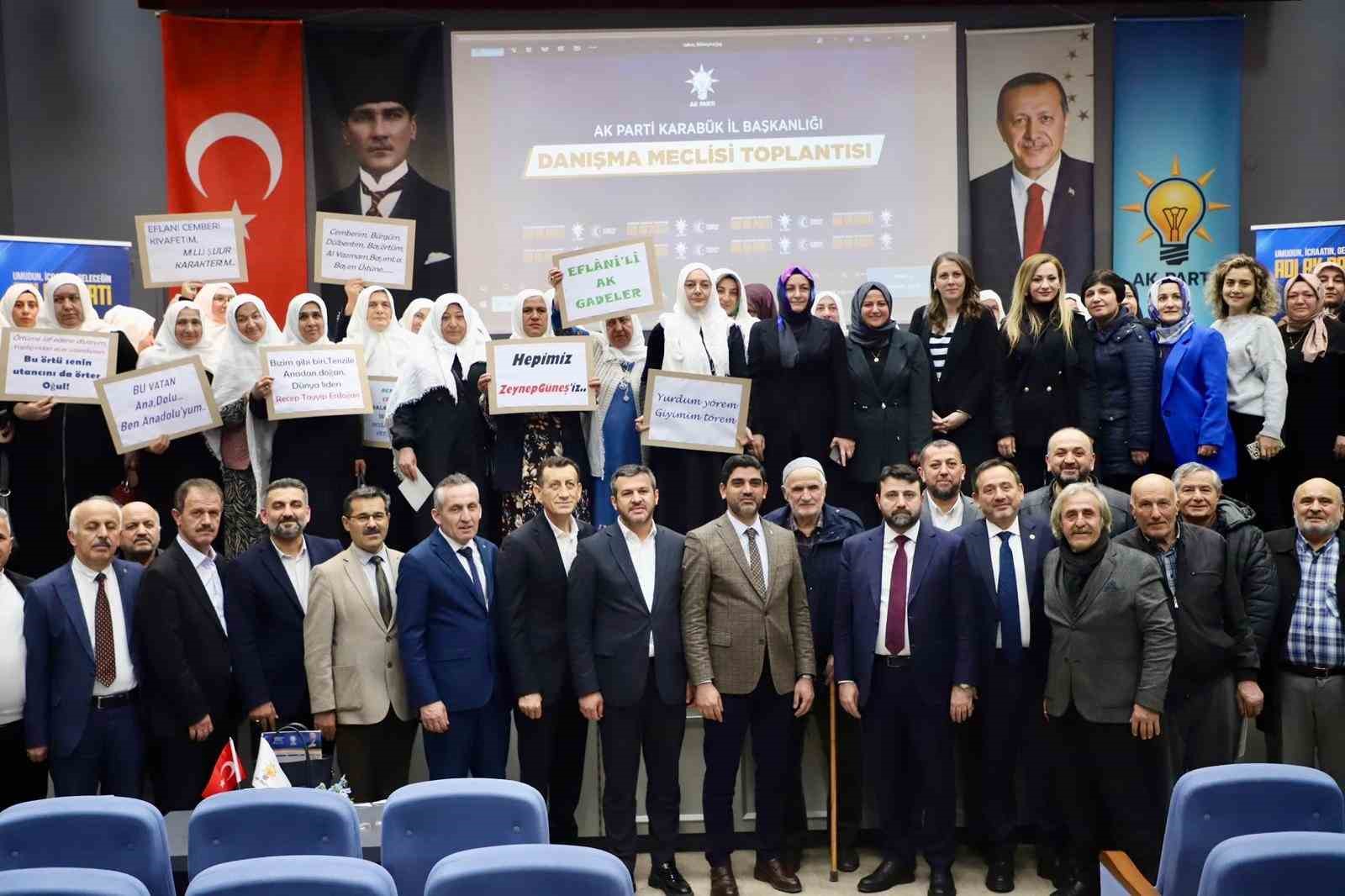 Karabüklü kadınlardan Başkan Güneş’e yöresel kıyafetli destek
