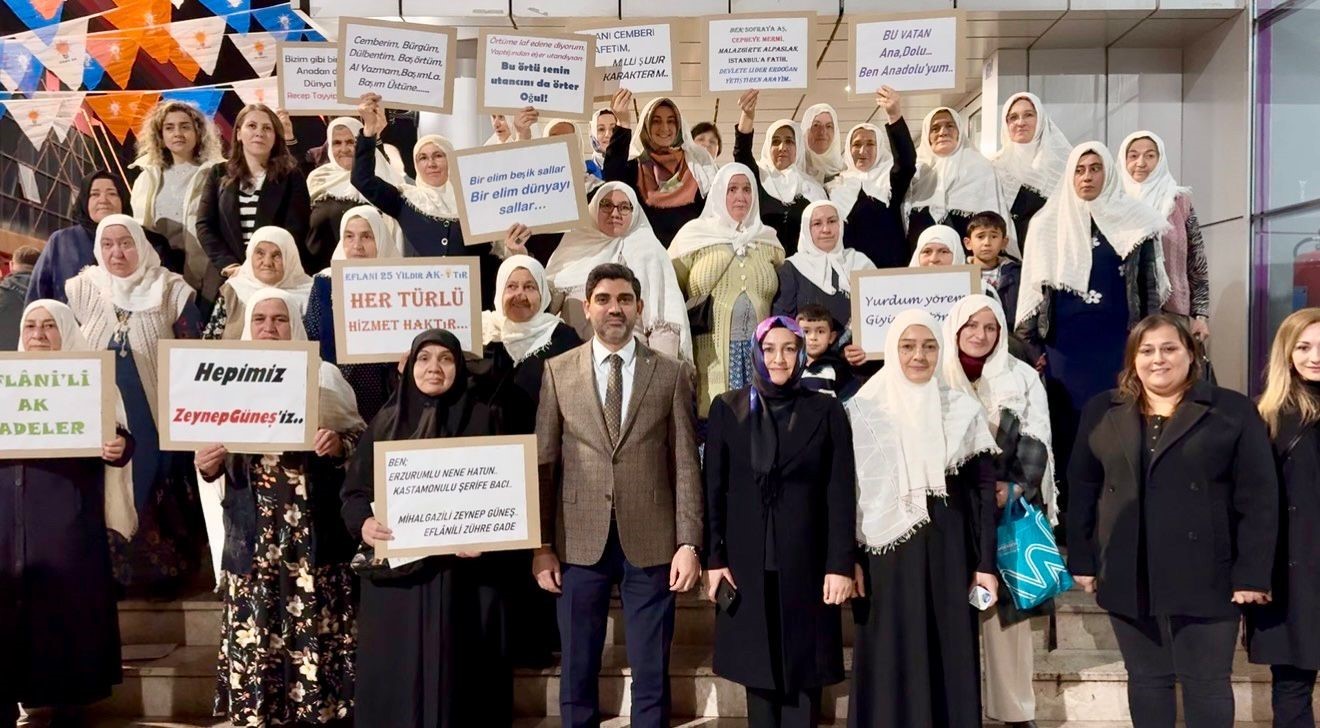 Karabüklü kadınlardan Başkan Güneş’e yöresel kıyafetli destek
