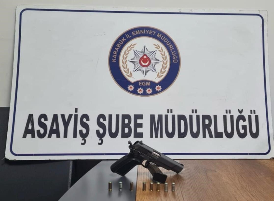 Karabük’te asayiş uygulamalarında aranan 100 kişi yakalandı
Karabük’te asayiş uygulamalarında aranan 100 kişi yakalandı