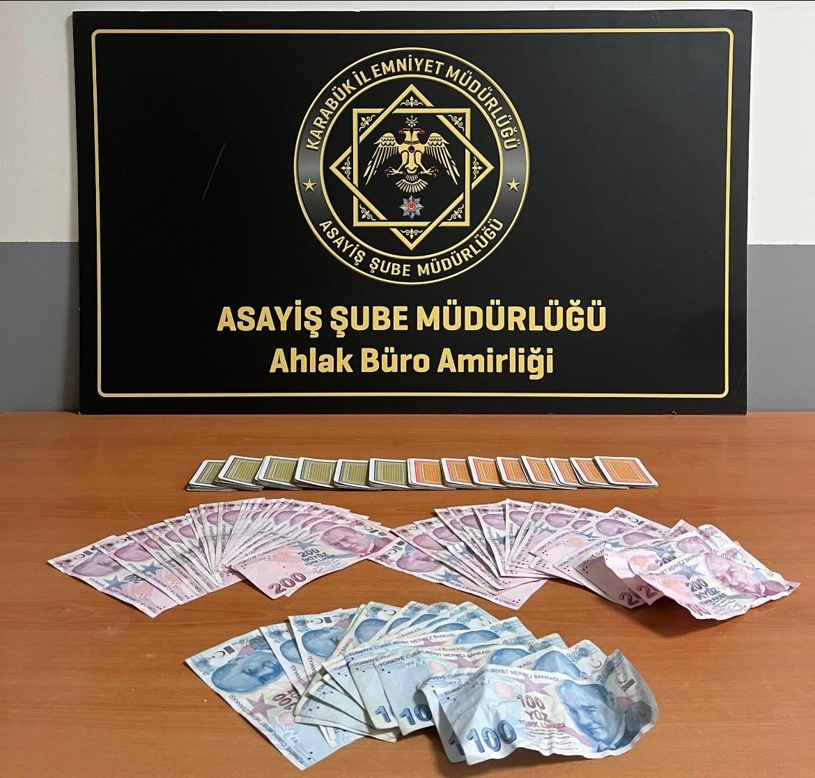 Karabük’te asayiş uygulamalarında aranan 100 kişi yakalandı
Karabük’te asayiş uygulamalarında aranan 100 kişi yakalandı