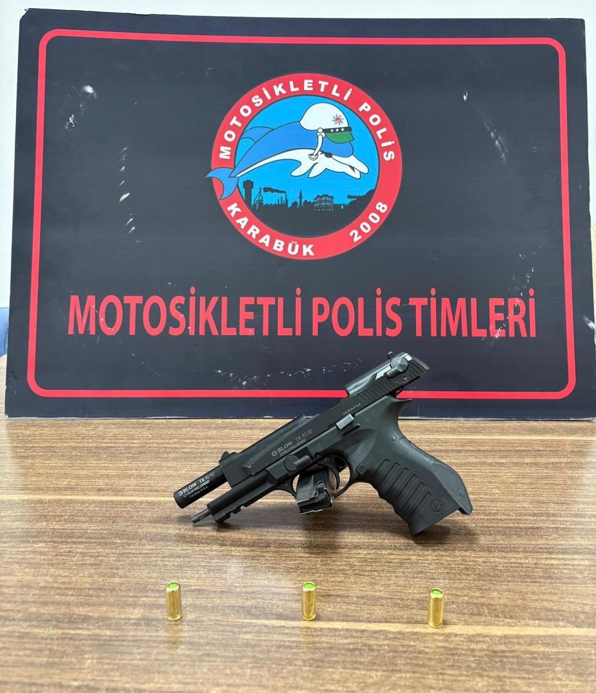 Karabük’te asayiş uygulamalarında aranan 100 kişi yakalandı
Karabük’te asayiş uygulamalarında aranan 100 kişi yakalandı