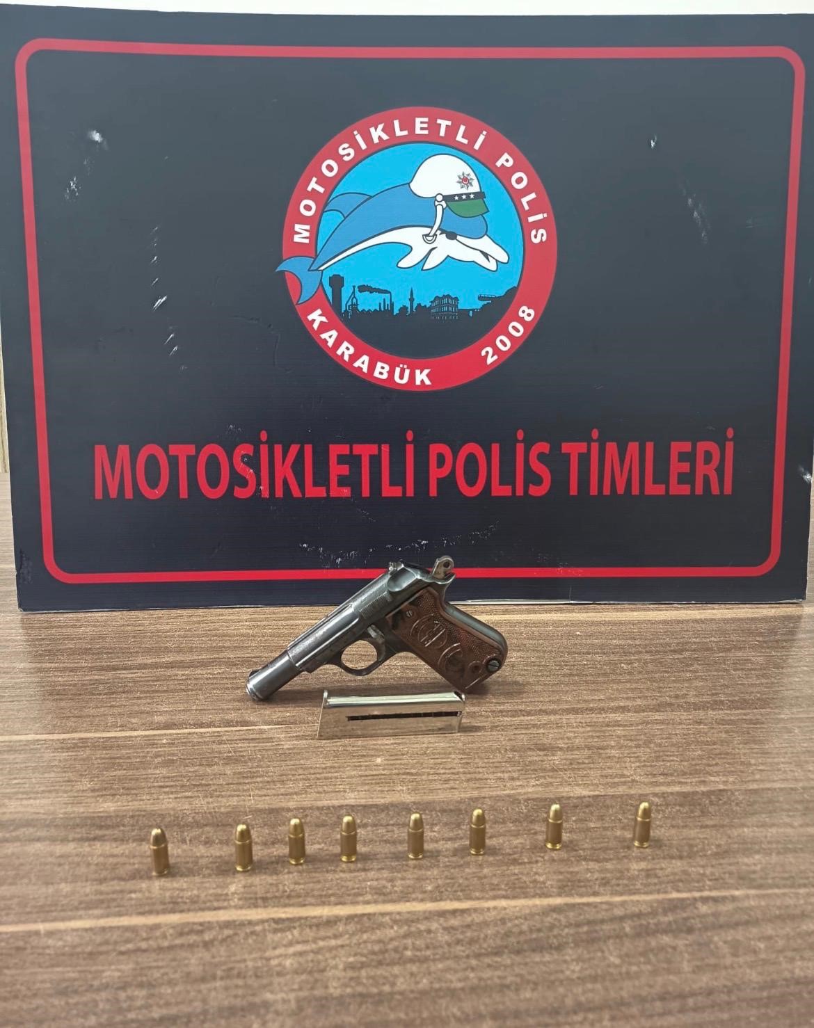 Karabük’te asayiş uygulamalarında aranan 100 kişi yakalandı
Karabük’te asayiş uygulamalarında aranan 100 kişi yakalandı