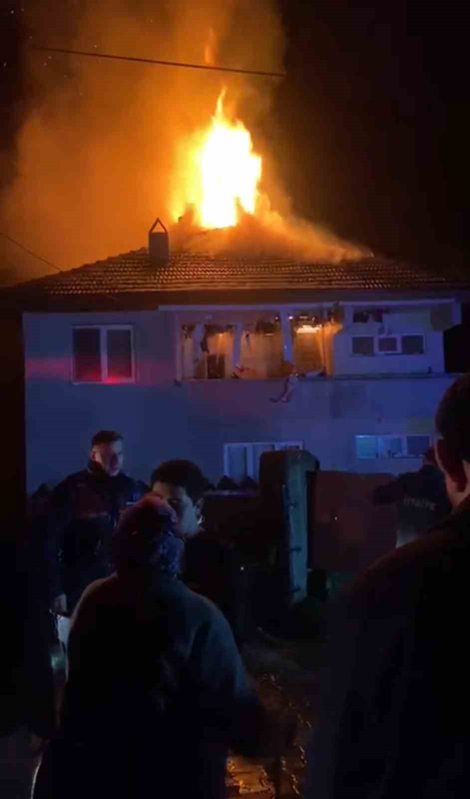 Karabük’te iki katlı evde korkutan yangın
