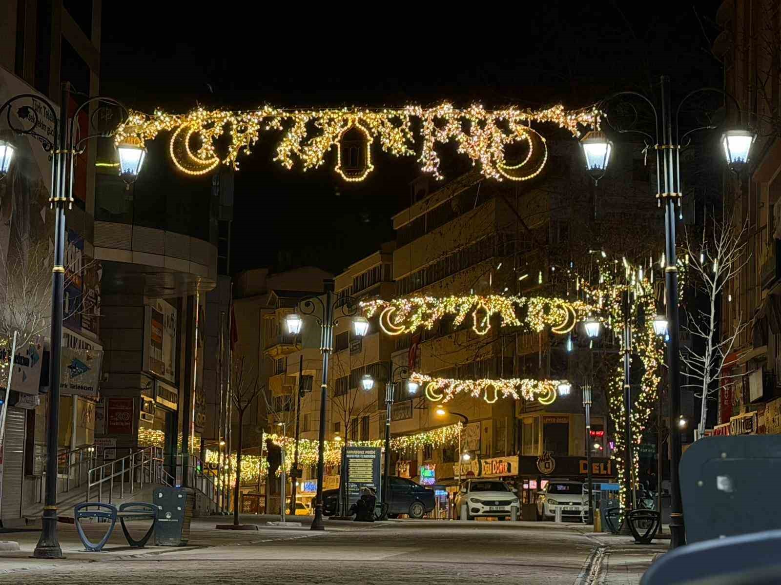 Karabük’te ışıklandırmalarla Ramazan heyecanı başladı
