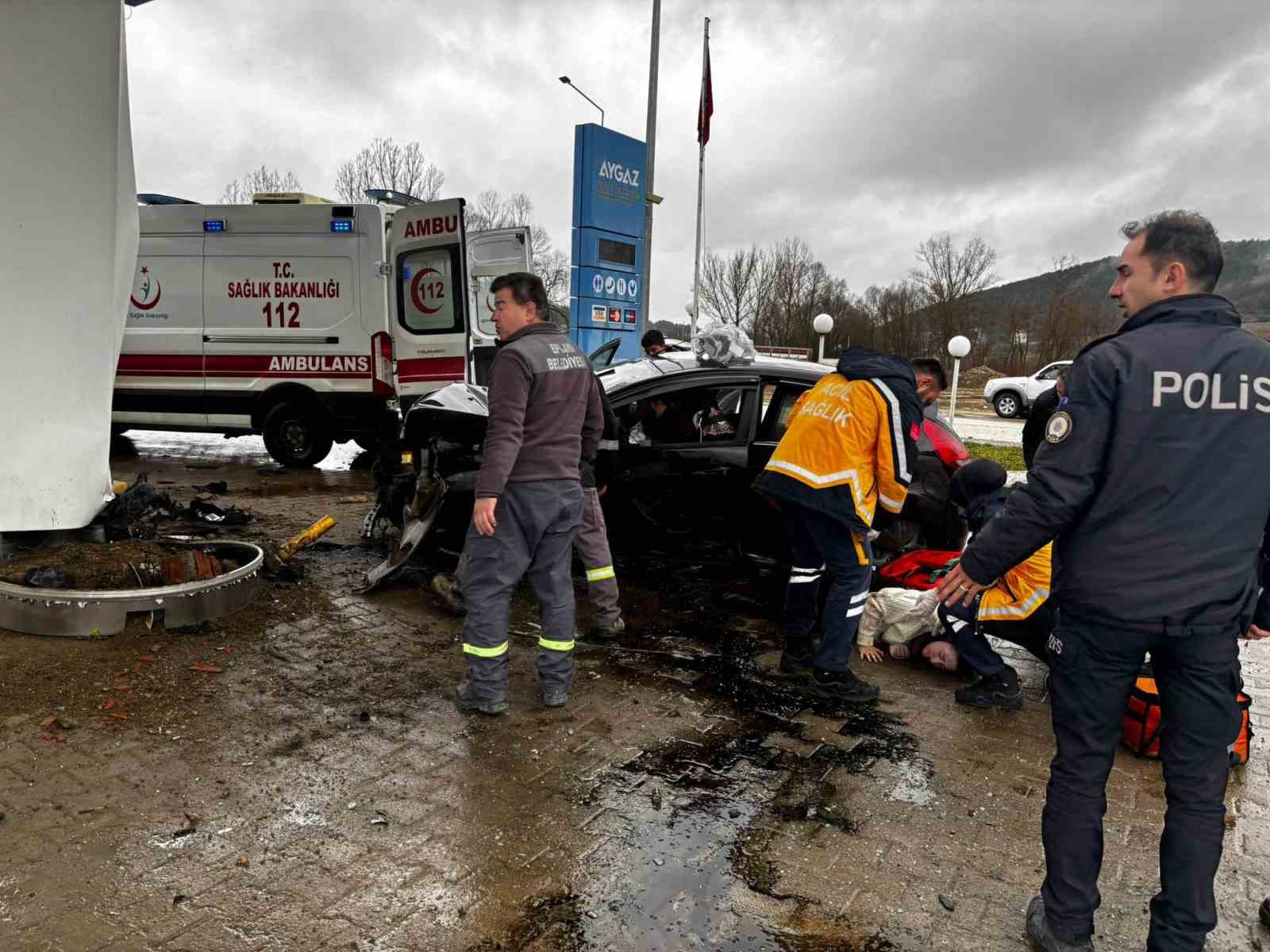 Karabük’te LPG istasyonuna çarpan otomobildeki 5 kişi yaralandı
