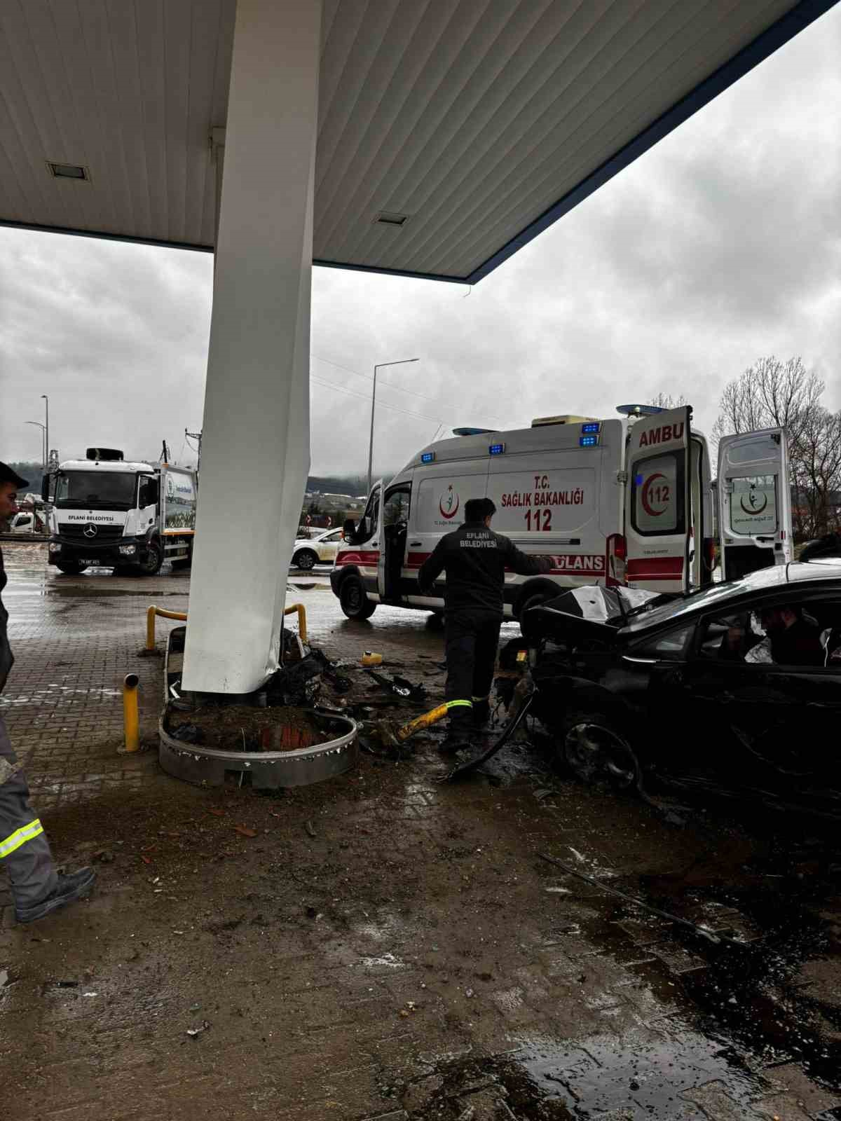 Karabük’te LPG istasyonuna çarpan otomobildeki 5 kişi yaralandı
