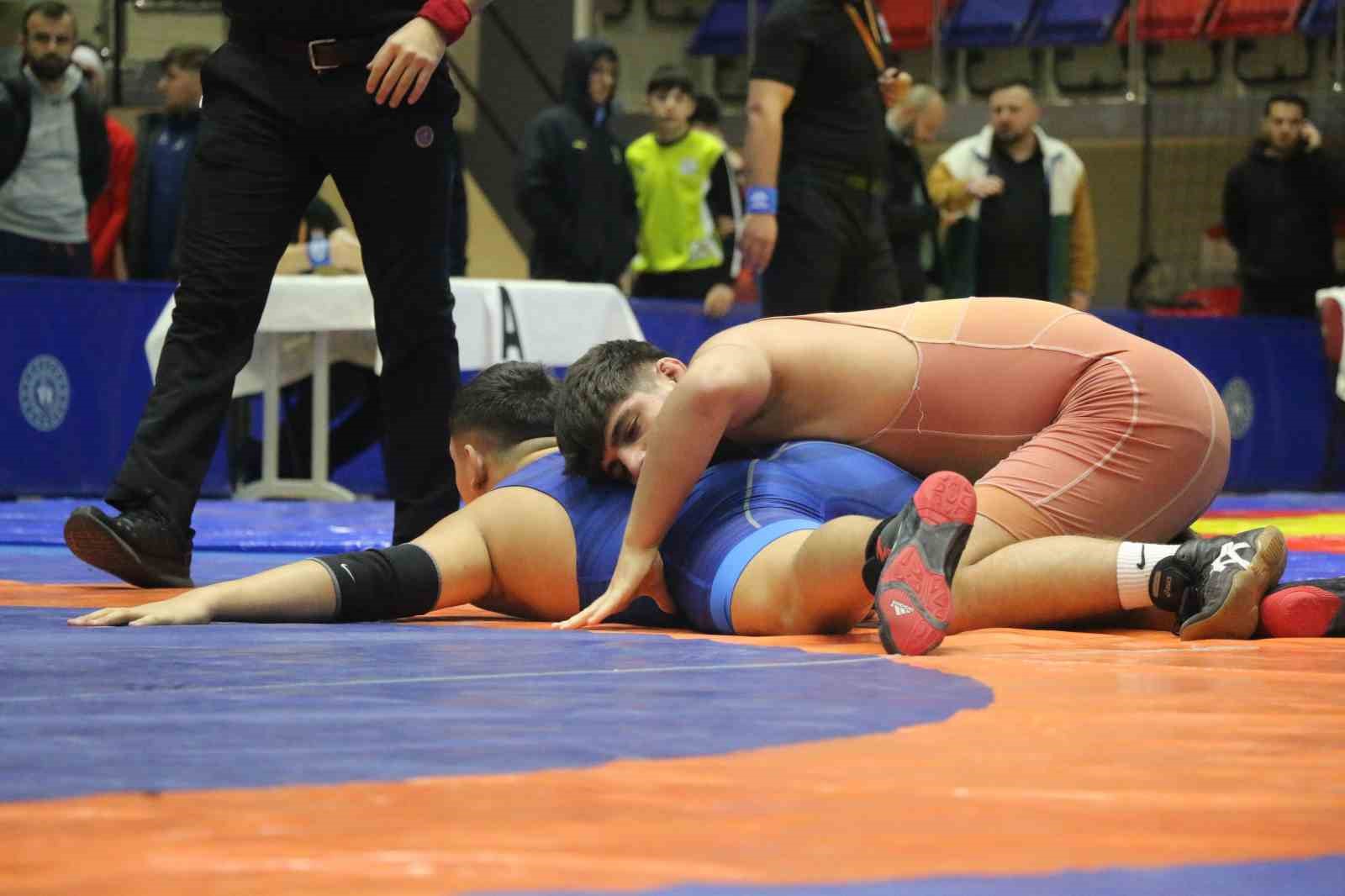 Karabük’te Okul Sporları Güreş Grup Müsabakaları başladı
