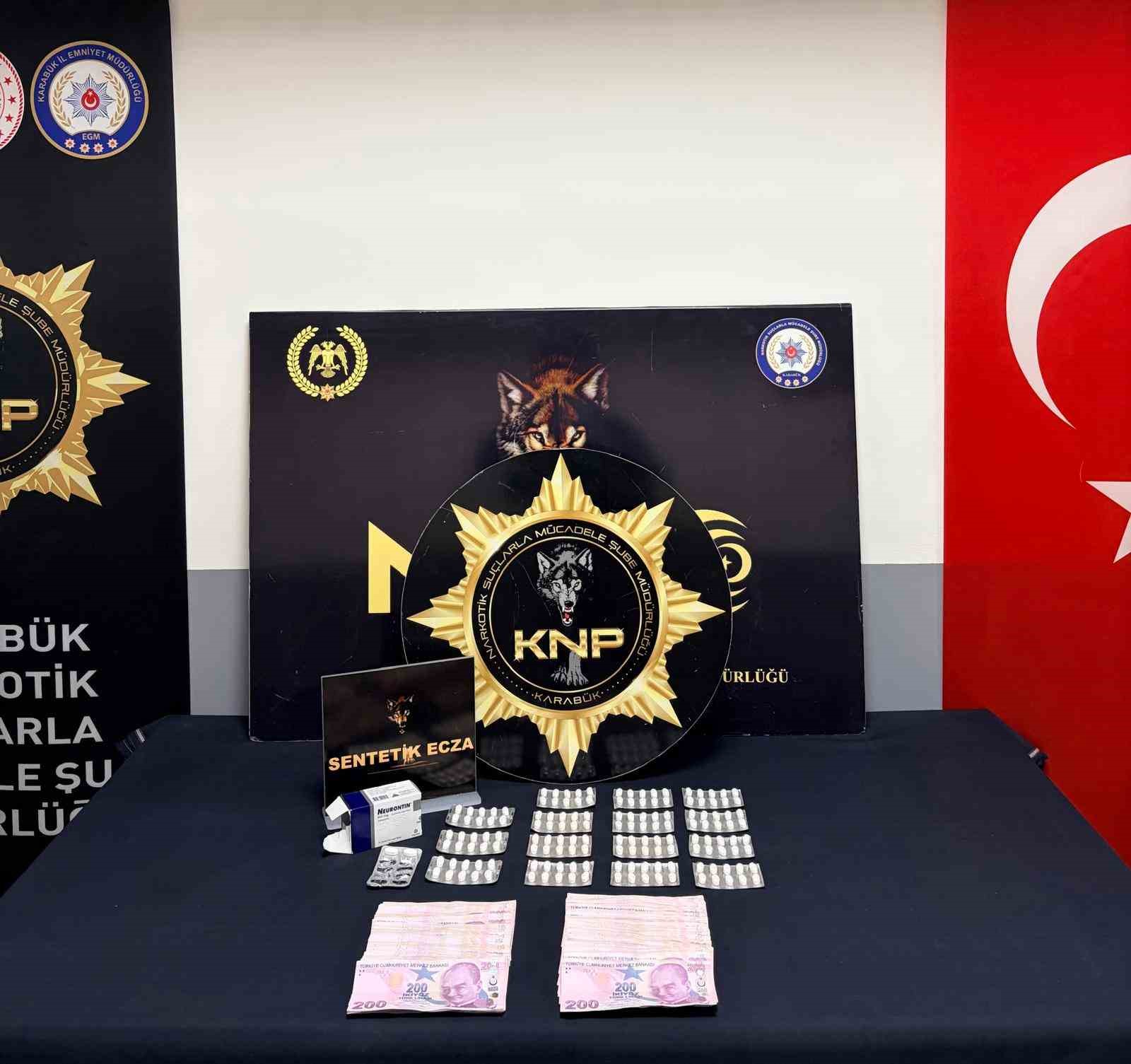 Karabük’te uyuşturucu operasyonlarında 2 kişi tutuklandı
Karabük’te uyuşturucu operasyonlarında 2 kişi tutuklandı