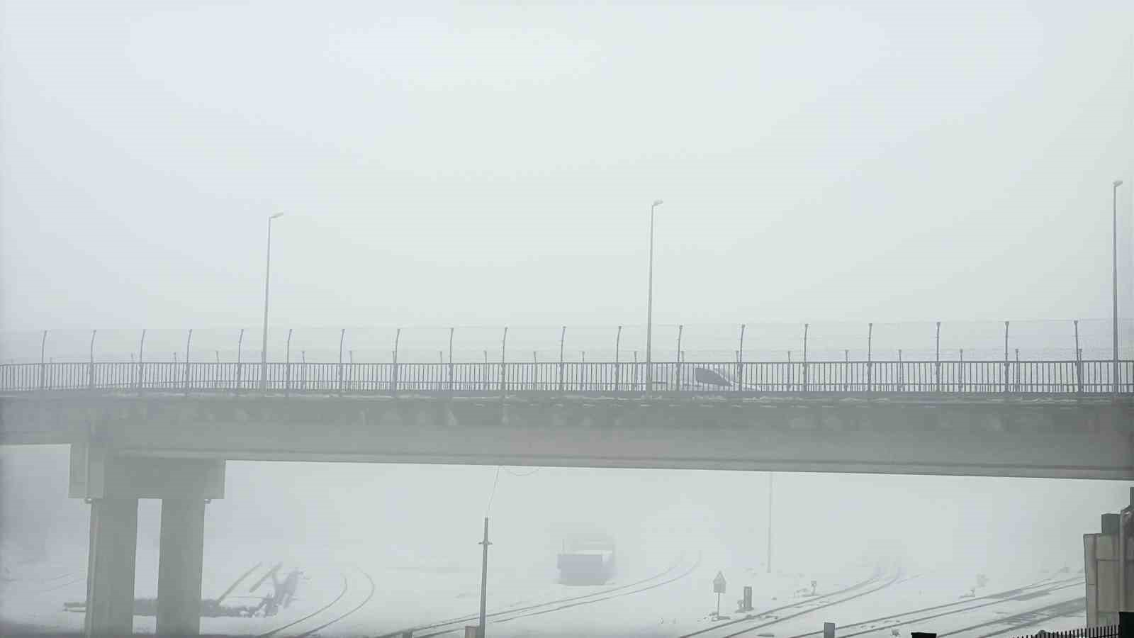 Karabük’te yoğun sis görüş mesafesini düşürdü
