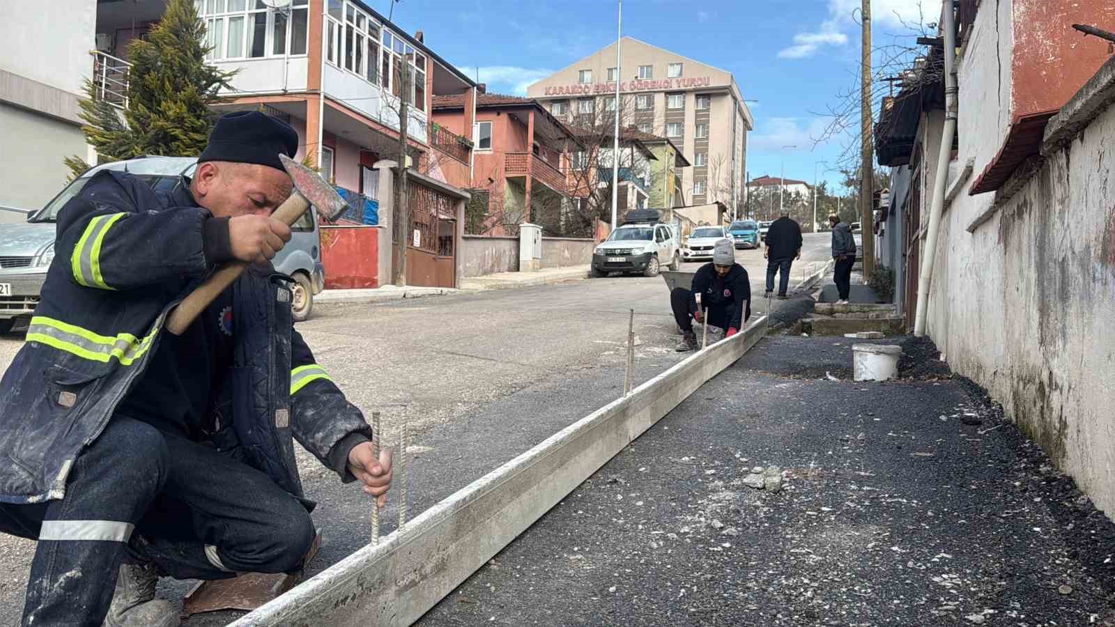 Karabük’te yol ve kaldırım seferberliği devam ediyor
