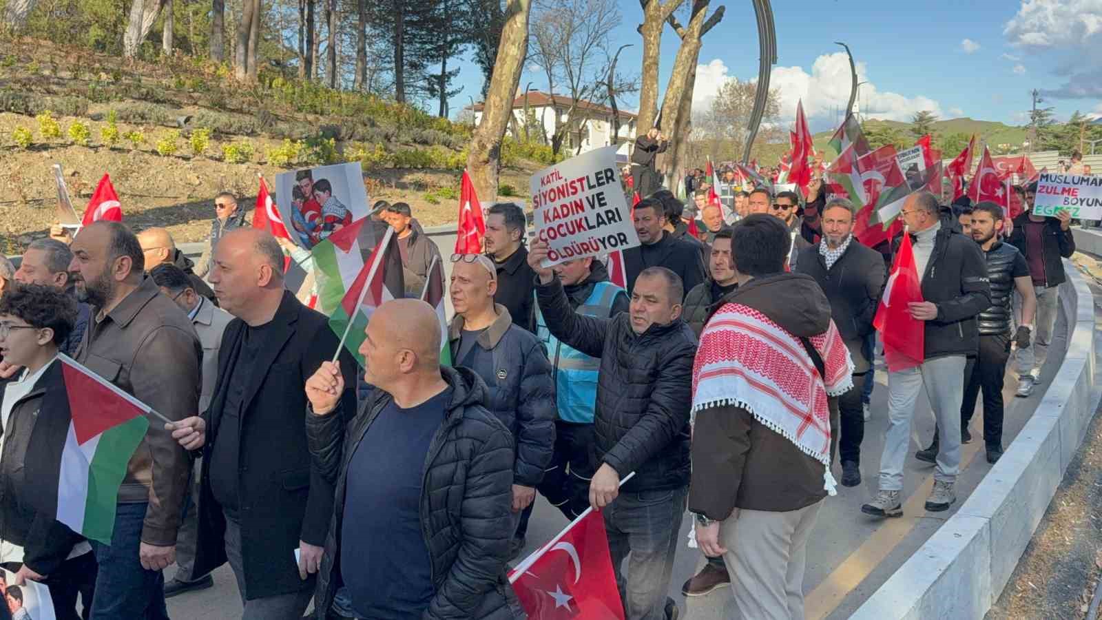 Karabük’te yüzlerce kişi Gazze için yürüdü
