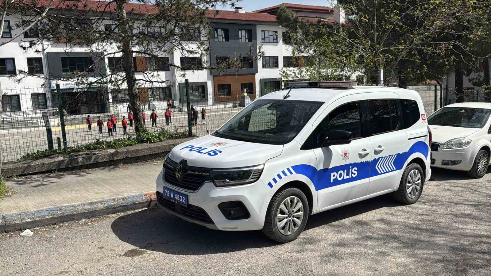 Karabük’teki okullarda polislerin güvenlik seferberliği başladı
