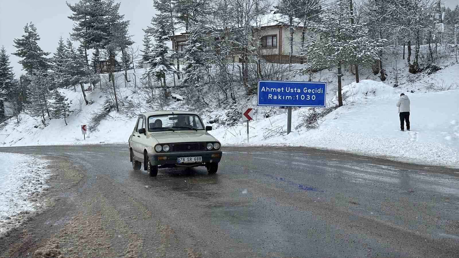 Karabük’ün yüksek kesimlerinde kar yağışı etkili oluyor
