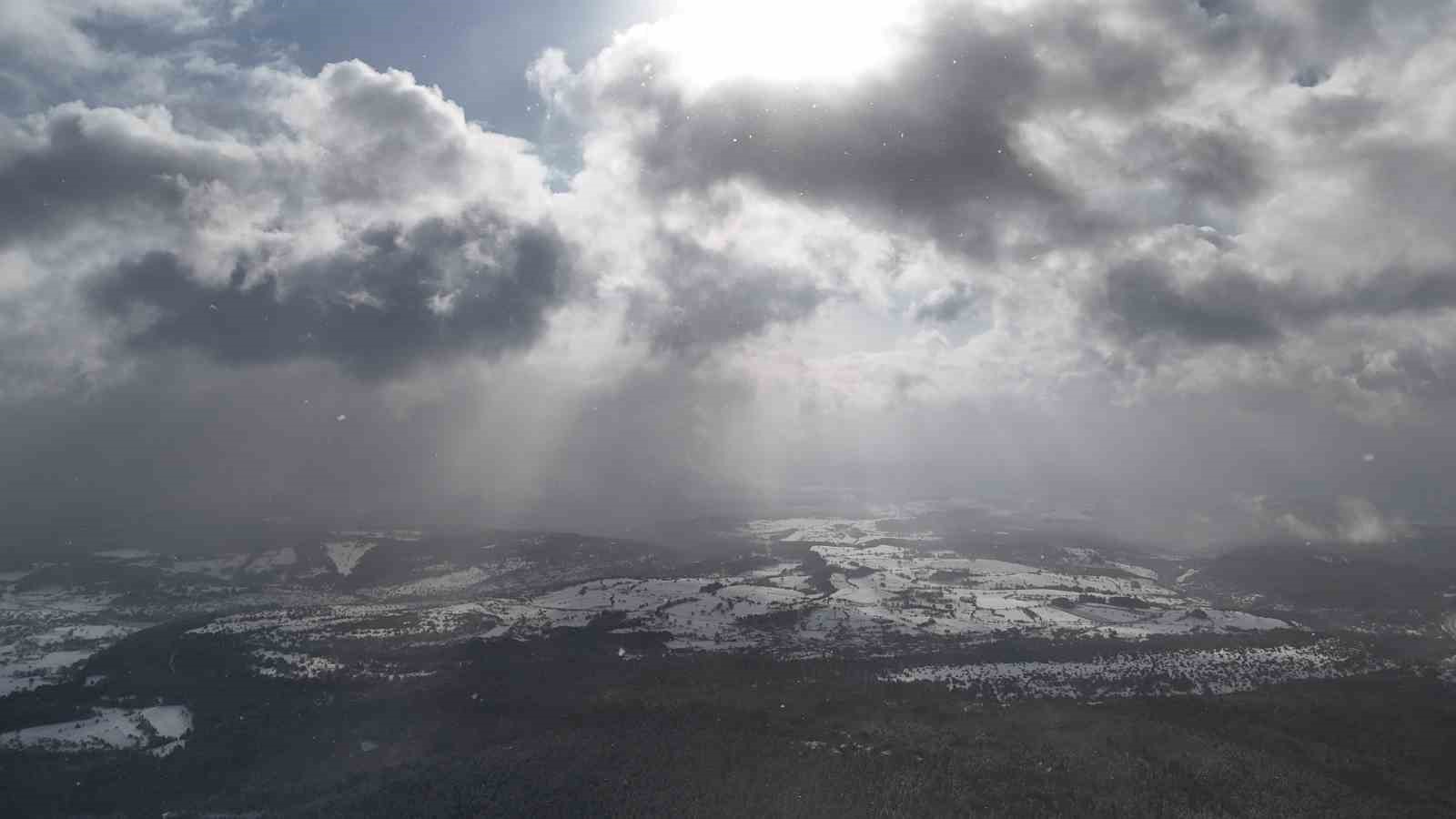 Karabük’ün yüksek kesimlerinde kar yağışı etkili oluyor
