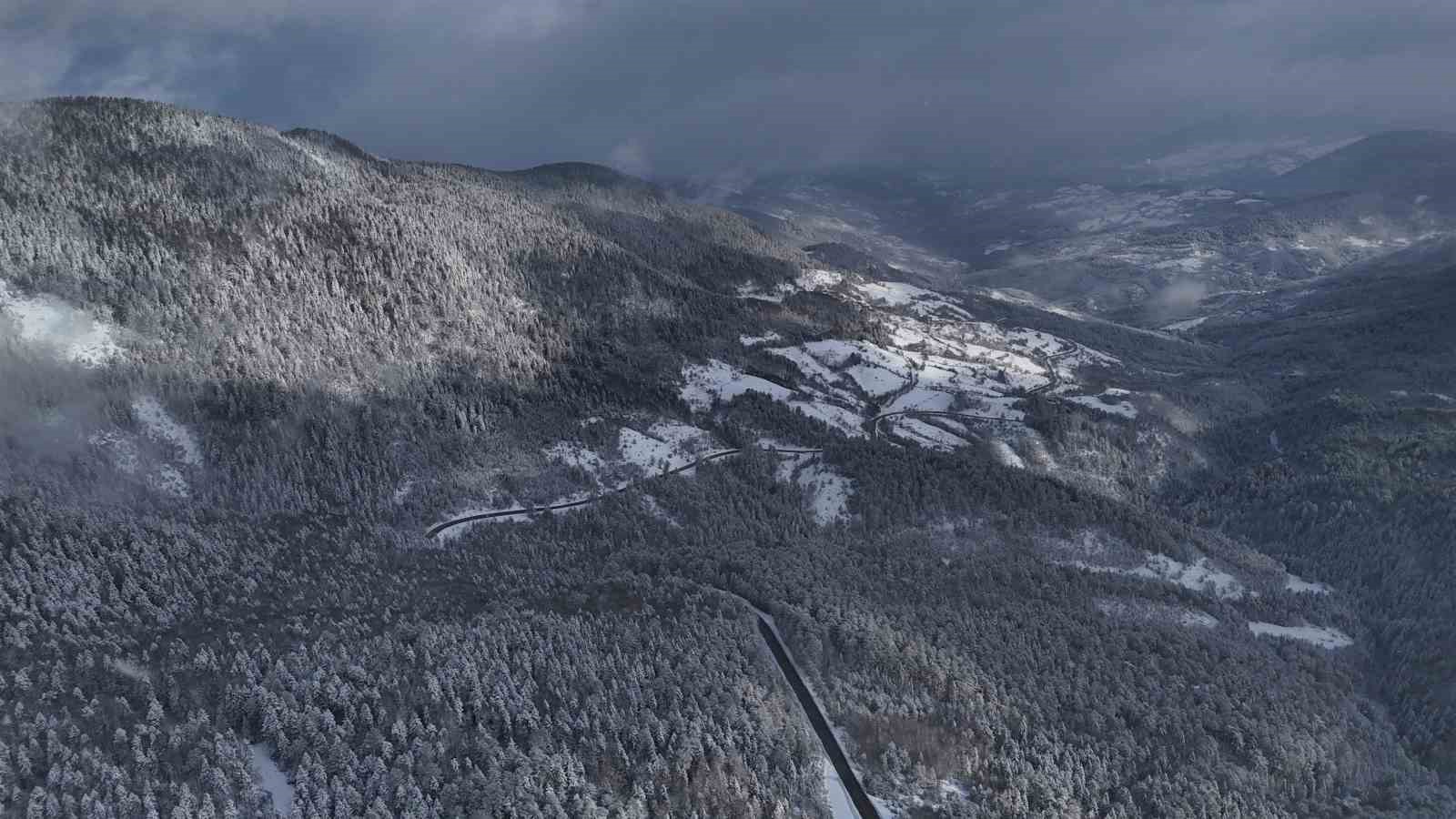 Karabük’ün yüksek kesimlerinde kar yağışı etkili oluyor
