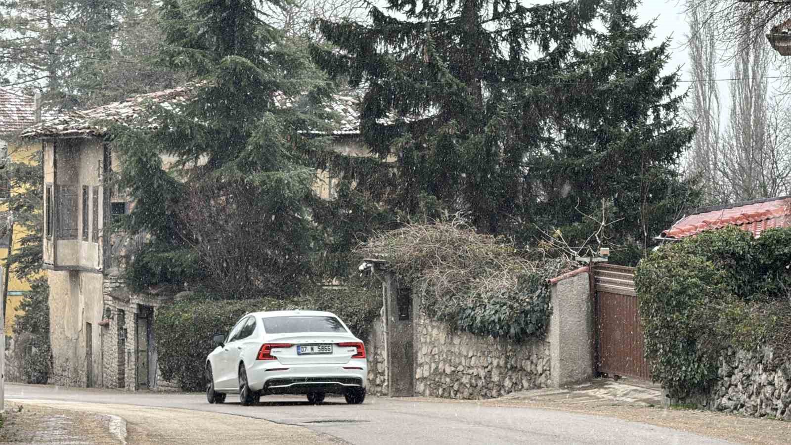 Karabük’ün yüksek kesimlerinde kar yağışı yeniden başladı
