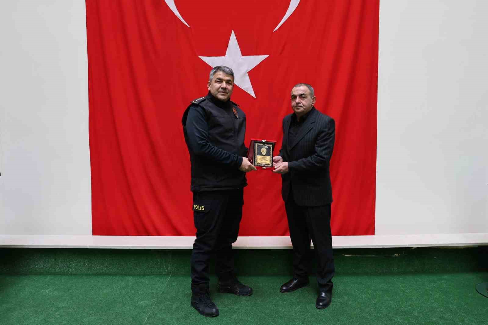 Karaburun’dan personele vefa
