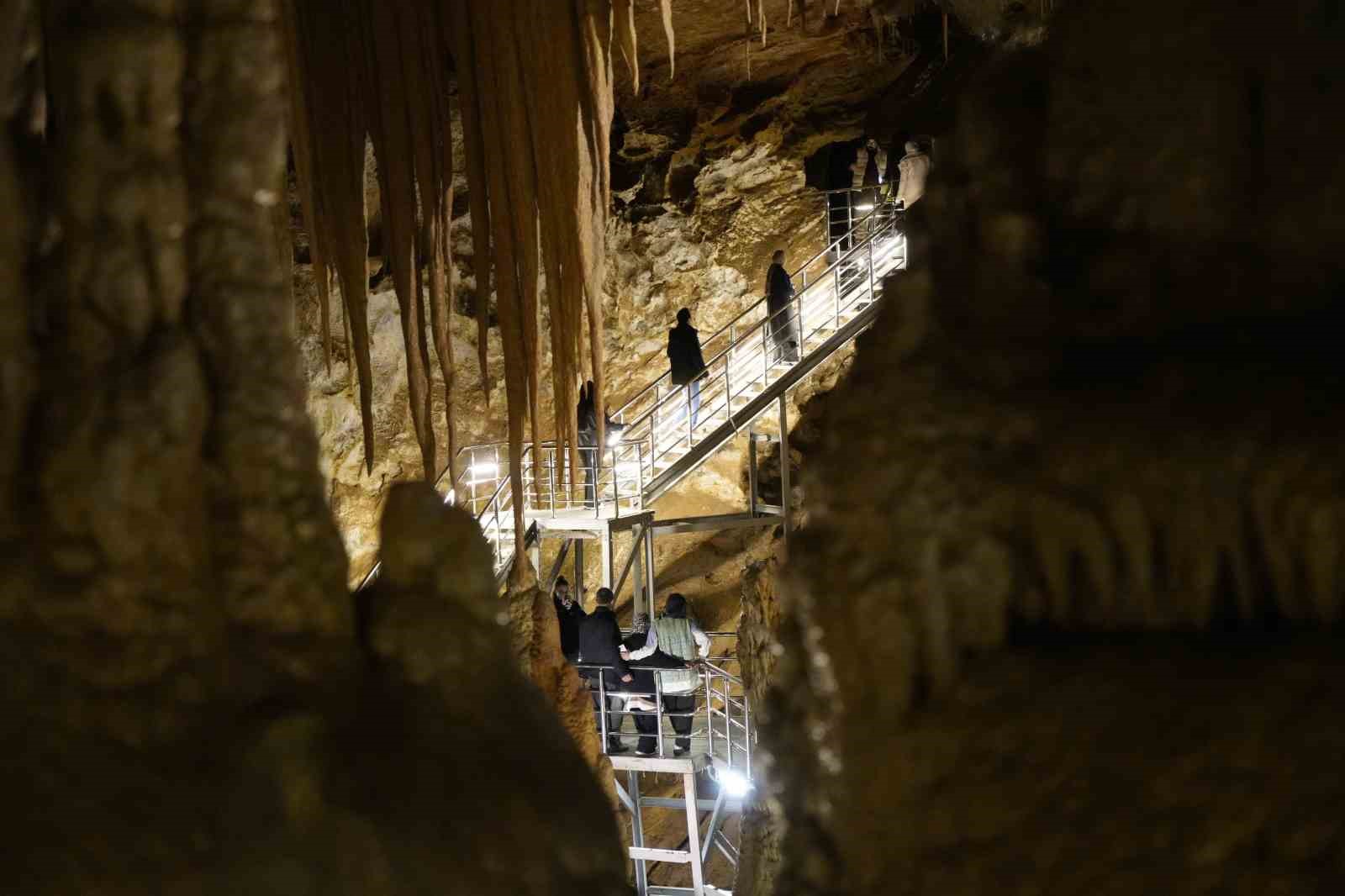 Karaca Mağarası geçici olarak ziyarete kapatıldı
Karaca Mağarası geçici olarak ziyarete kapatıldı