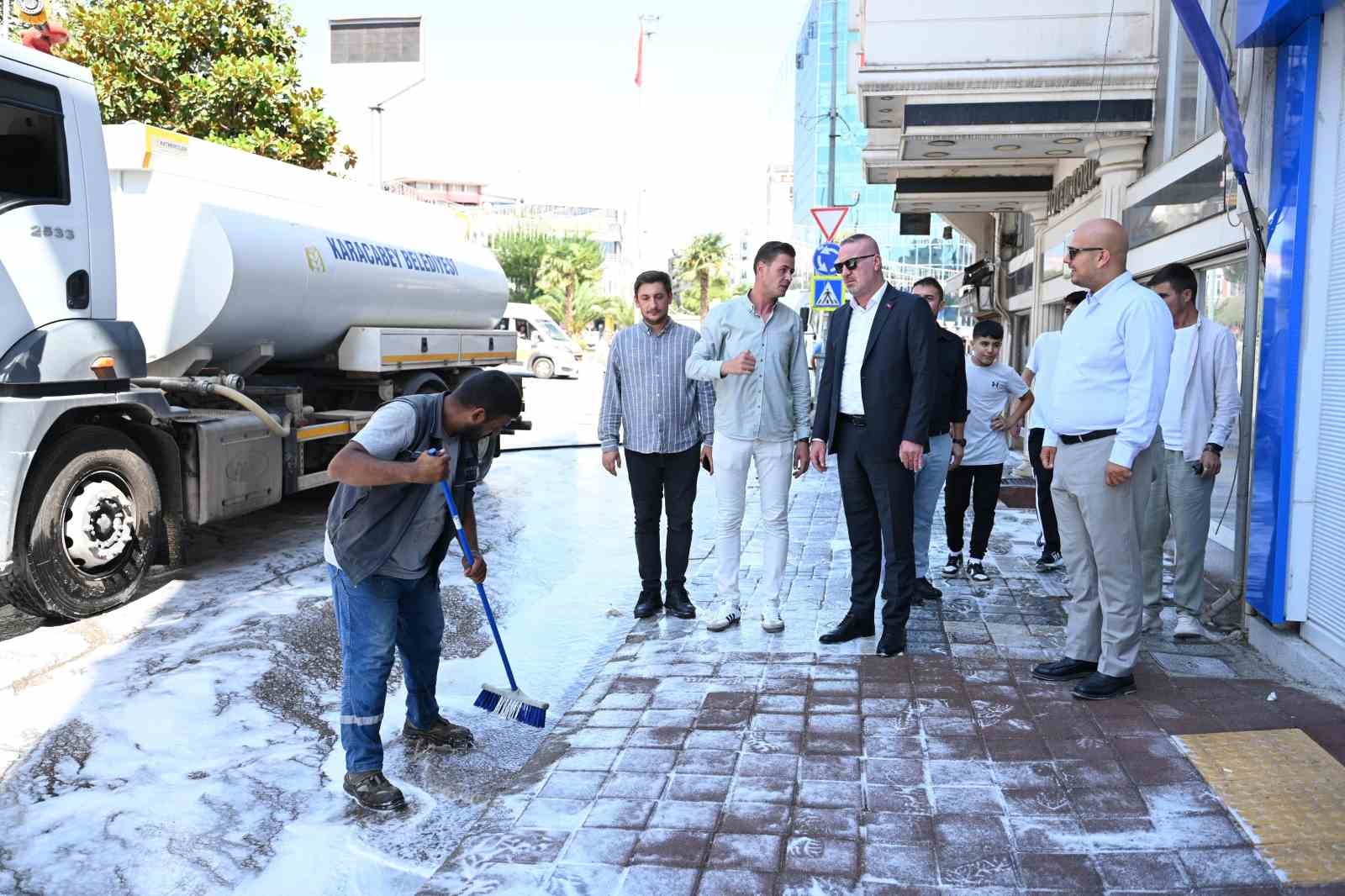 Karacabey Belediyesi’nden 2025’te yoğun temizlik mesaisi
