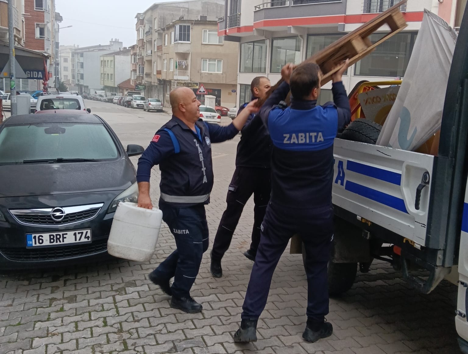 Karacabey Zabıtası 2025’te yoğun mesai yaptı
