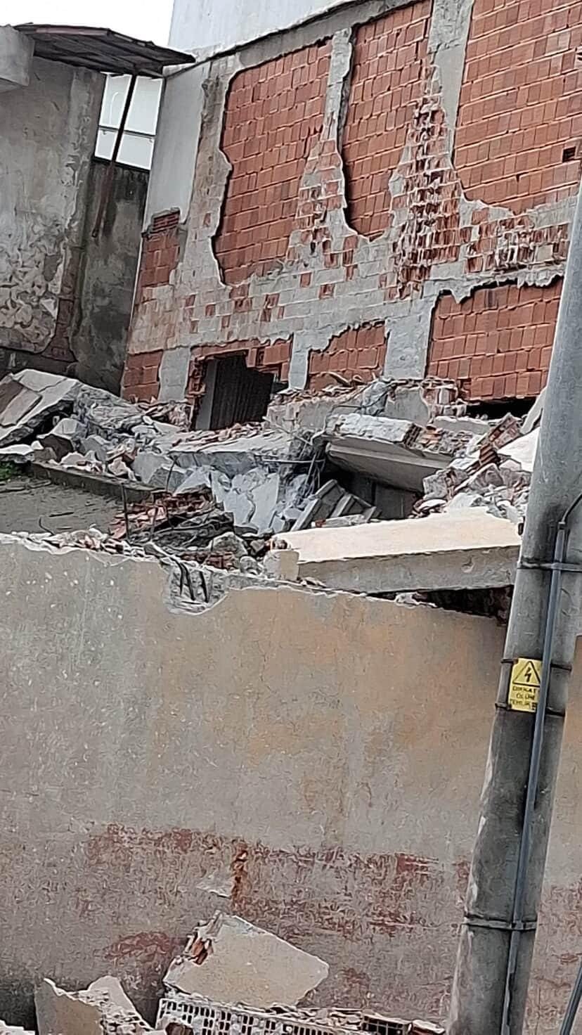 Karacabey’de inşaat çalışması yan binaya zarar verdi
