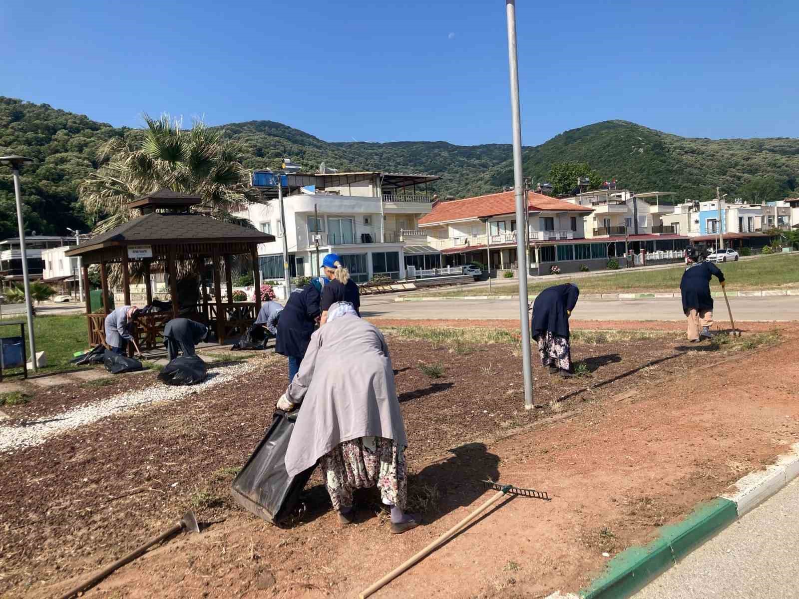 Karacabey’de park ve bahçelerde göz dolduran çalışmalar
Karacabey’de park ve bahçelerde göz dolduran çalışmalar