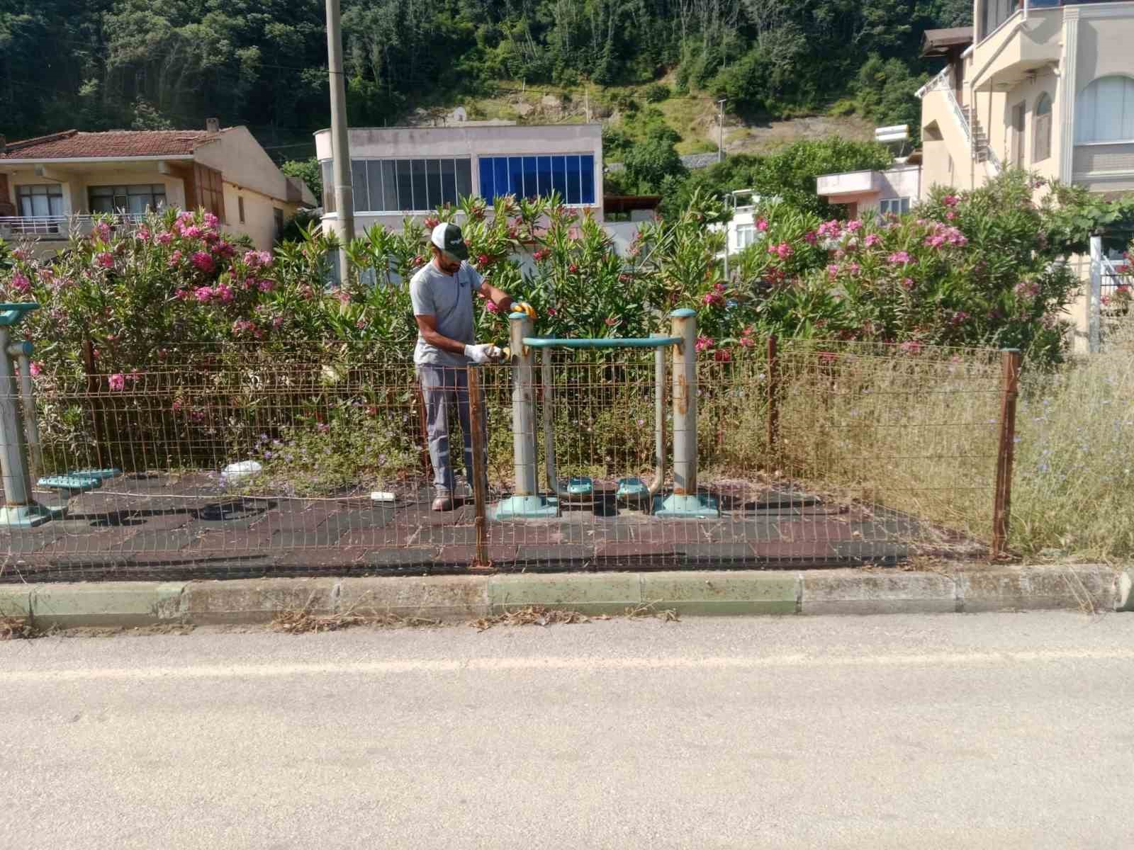 Karacabey’de park ve bahçelerde göz dolduran çalışmalar
Karacabey’de park ve bahçelerde göz dolduran çalışmalar