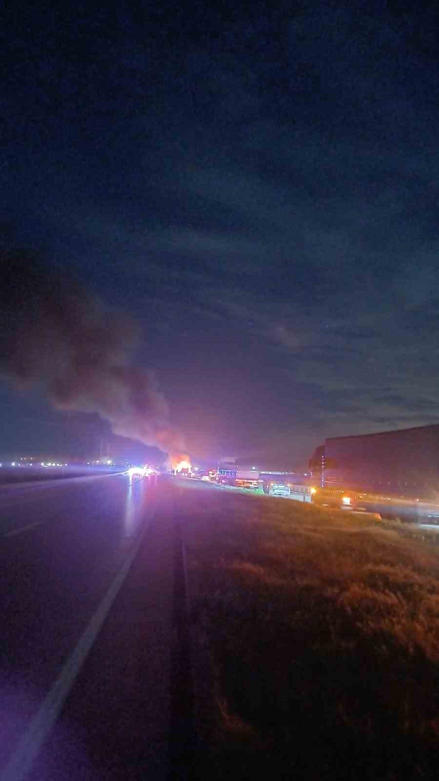 Karacabey’de tır yangını: Bursa yolu trafiğe kapandı
