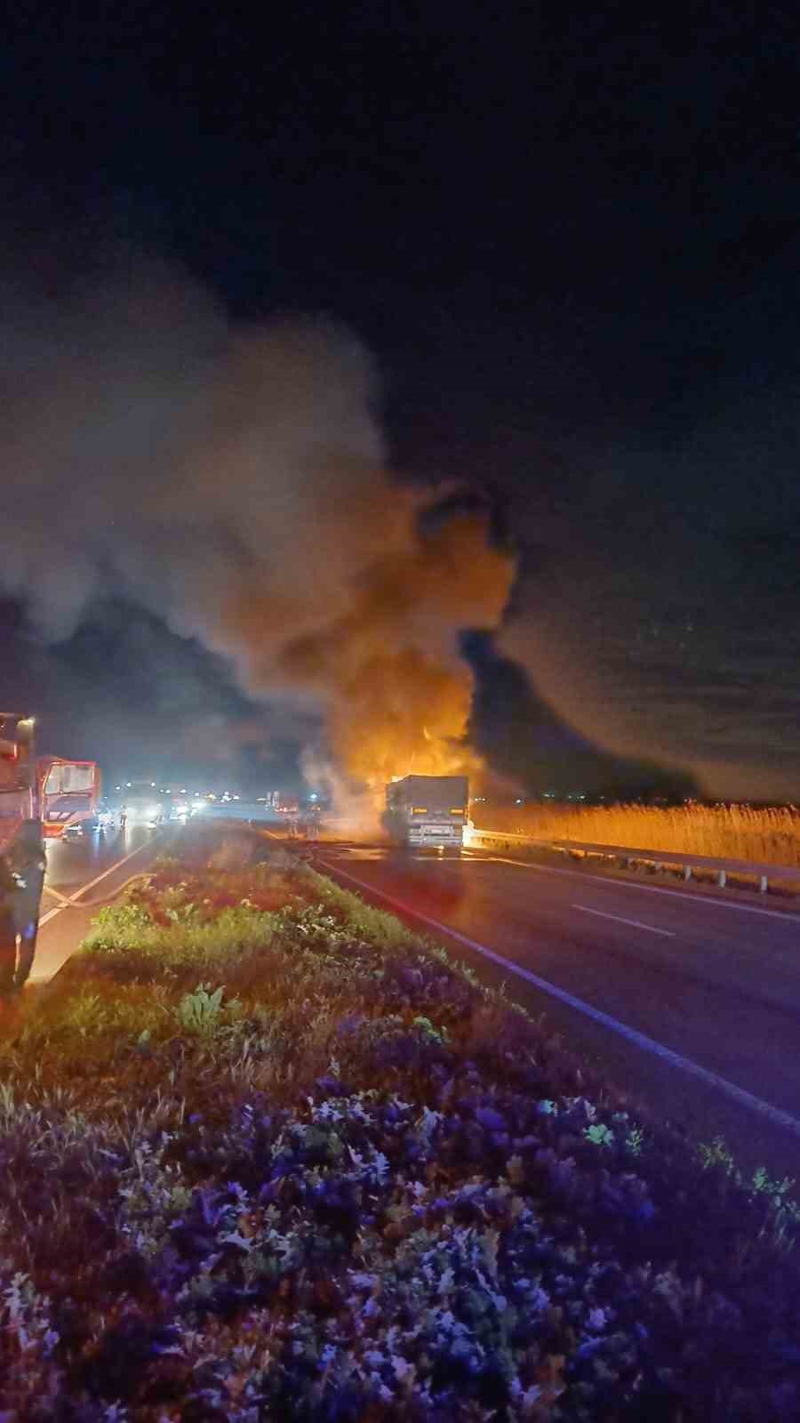 Karacabey’de tır yangını: Bursa yolu trafiğe kapandı

