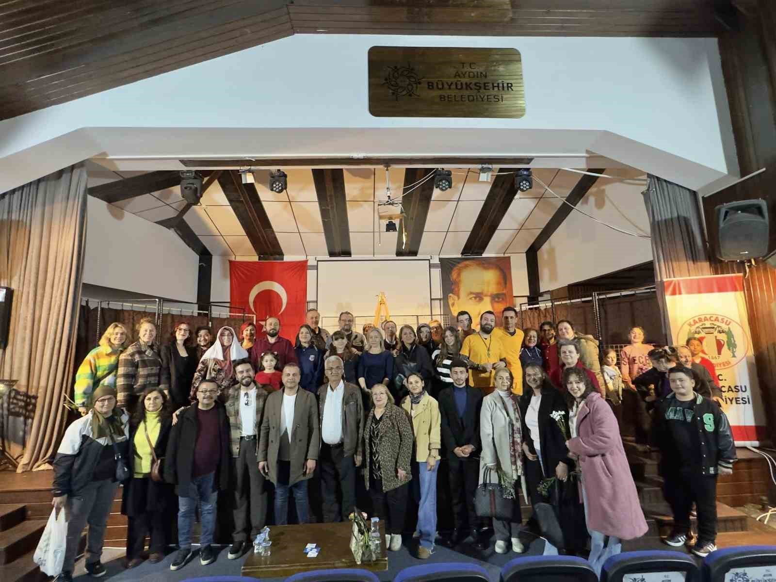 Karacasu’da "Hepimiz Mahkumuz" oyunu büyük ilgi gördü
