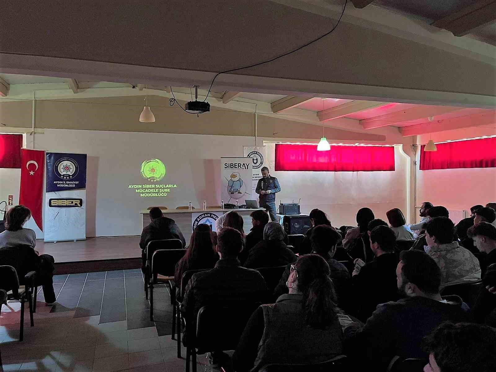 Karacasu’da üniversite öğrencilerine çevrimiçi suç unsurları anlatıldı
Karacasu’da üniversite öğrencilerine çevrimiçi suç unsurları anlatıldı