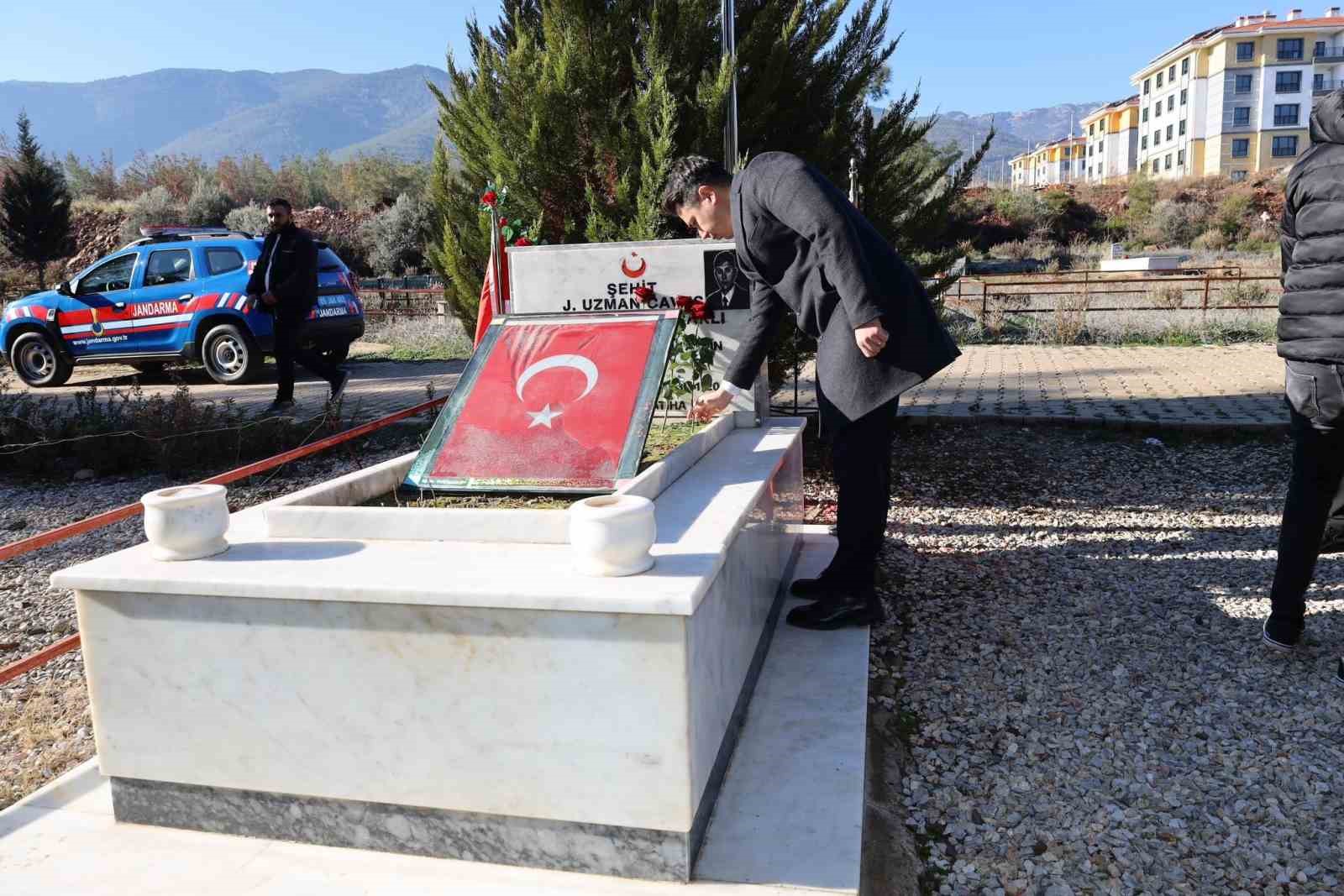 Karacasulu şehit Karabacaklı mezarı başında anıldı
