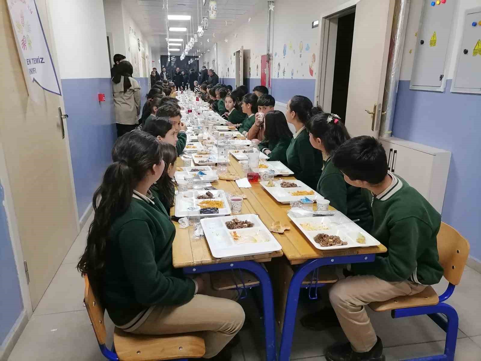 Karaçoban’da okulda "Maarifin kalbinde ramazan" temalı iftar programı
